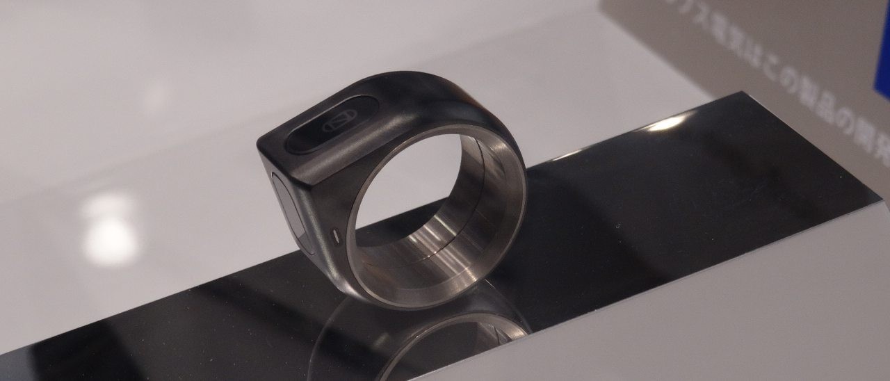 16 Lab, un anello smart che fa da telecomando