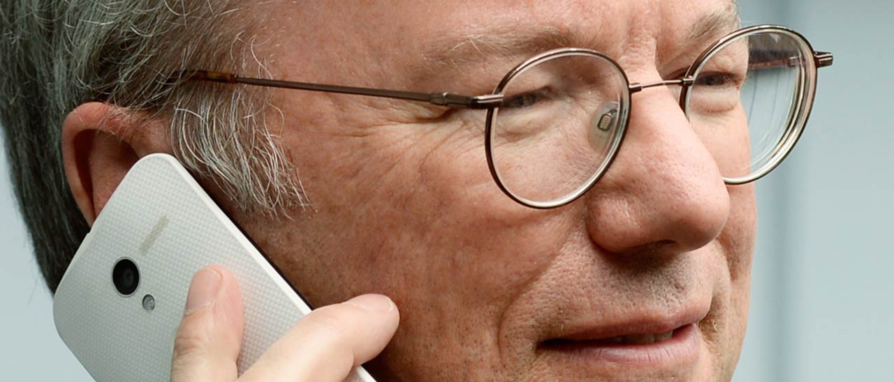 Eric Schmidt usa BlackBerry e Motorola Razr X