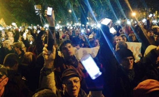 L'Ungheria tassa internet e la piazza si infiamma
