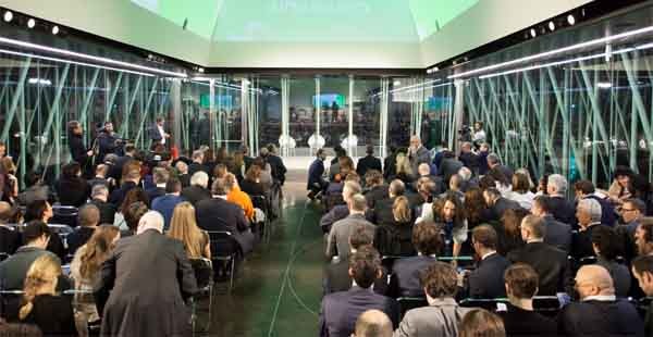 L'Expo Gate è la struttura presente in piazza Cairoli a Milano, dove ieri sera c'è stata la premiazione delle startup finaliste del premio Marzotto. Oggi è previsto un panel di Italia Startup e alle 16 la presentazione di libro firmato da Luca De Biase e Luca Tremolada, sempre sul tema startup.