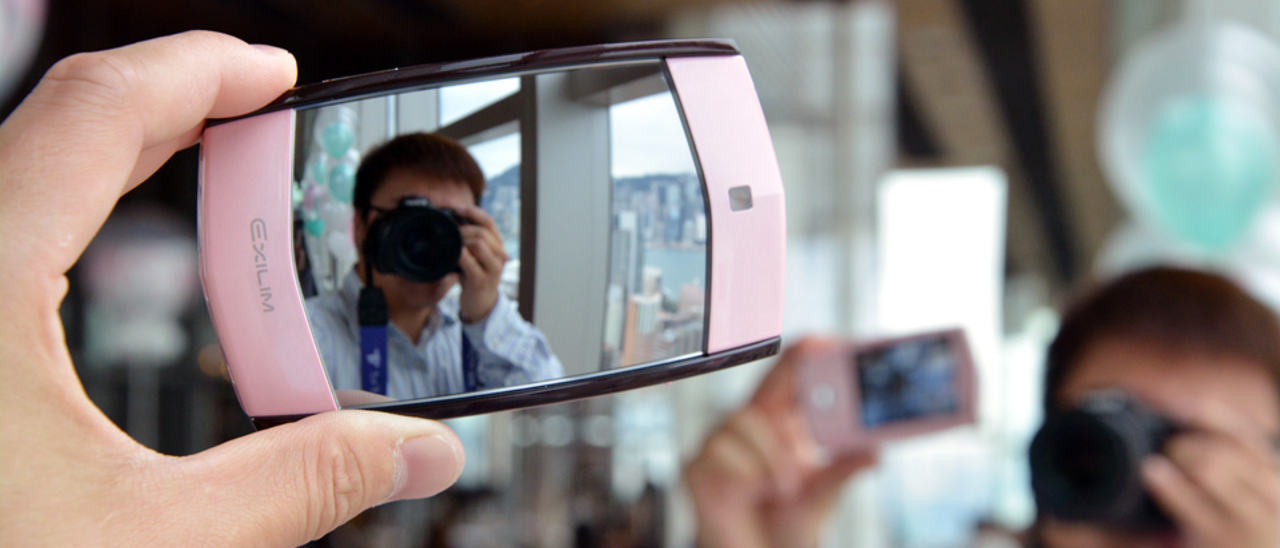 Casio Exilim MR1, fotocamera per selfie perfetti