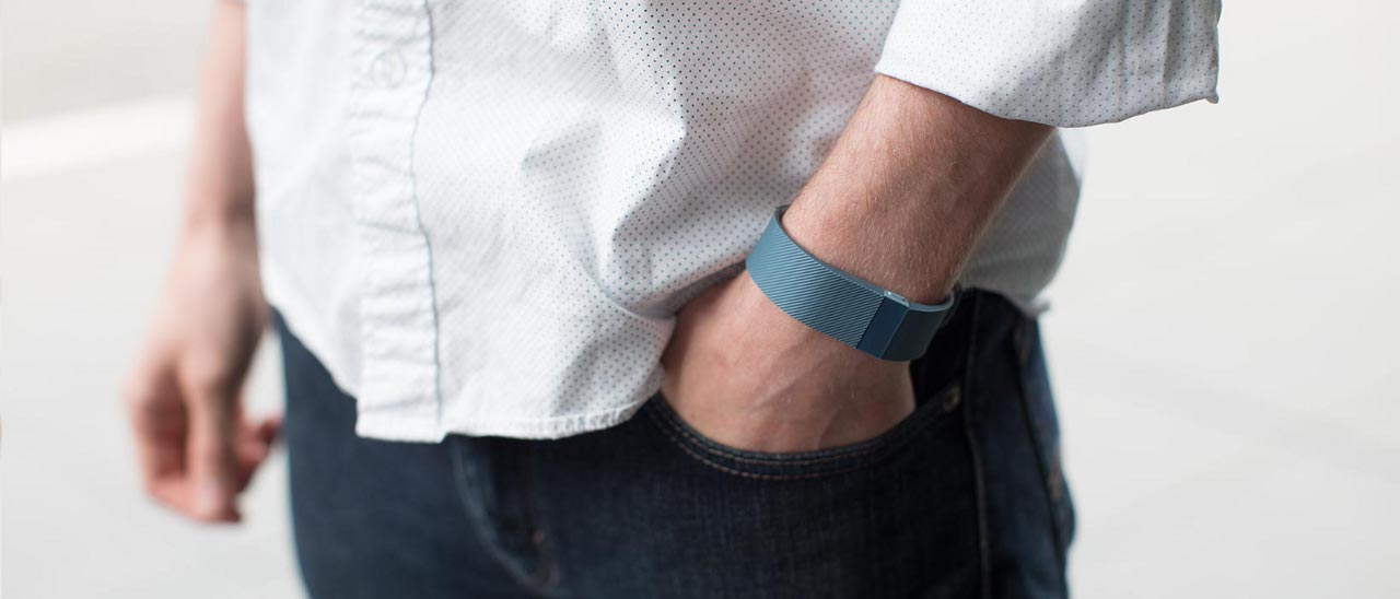 Anche il nuovo Fitbit Charge irrita la pelle