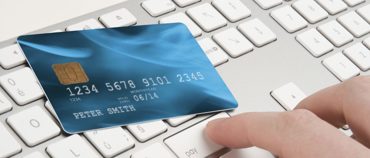 Lo shopping online si pagherà con il Bancomat