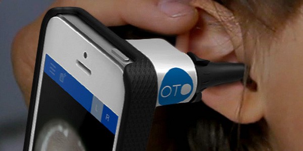 L'esame dell'orecchio di un bambino condotto con Oto HOME