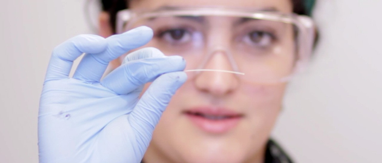 Fibre flessibili per impianti medici nel cervello