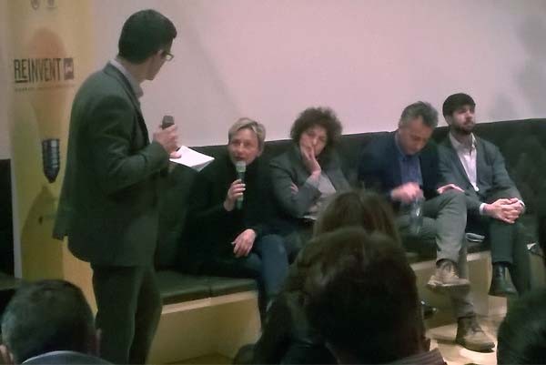 Una delle tavole rotonde ieri a Milano per Reinvent Food. Da sinistra, il giornalista Guido Romeo intervista Paola Sucato, Sara Roversi, Andrea Casalini e Claudio Monteverdi.