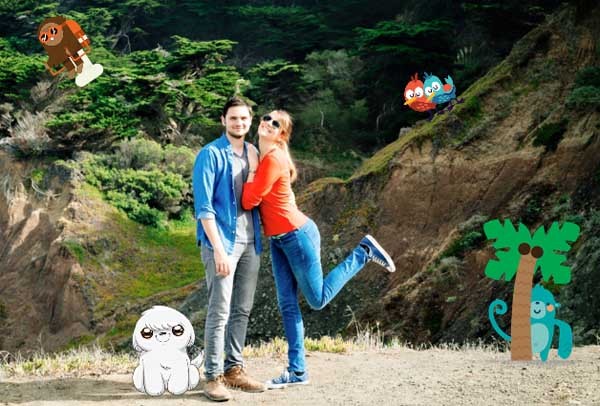 Un esempio di come si possono usare gli sticker all'interno delle proprie foto sulla versione mobile di Facebook. 