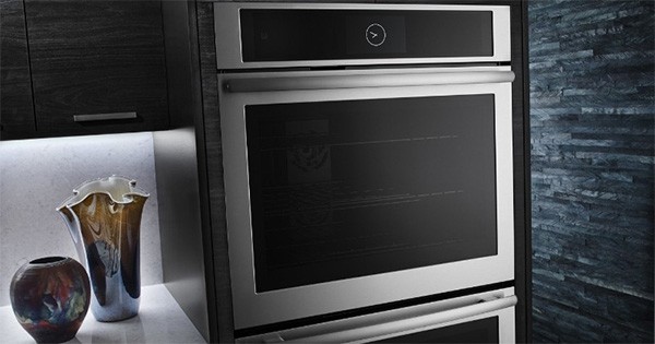 Il forno connesso di Jenn-Air, che si controlla da un'applicazione mobile