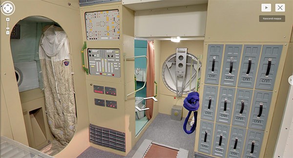 Gli interni del veicolo spaziale MIR nel Museum of Cosmonautics di Mosca