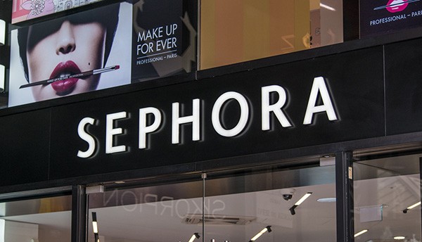 Il negozio Sephora di Corso Vittorio Emanuele a Milano, il primo ad utilizzare il nuovo sistema Epson per i pagamenti veloci