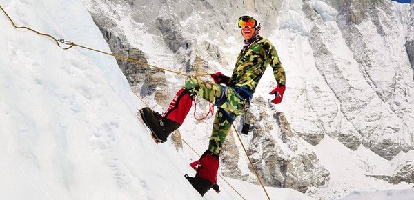 Dan Fredinburg durante una scalata