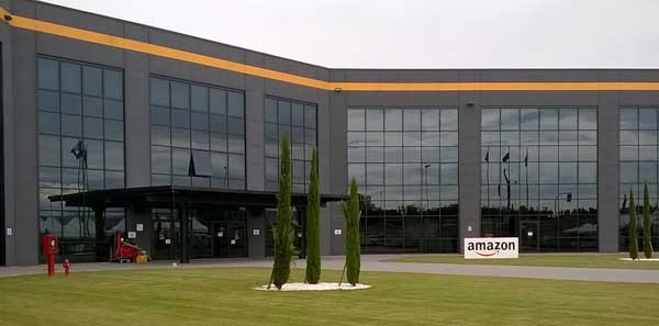 Il Fullfillment Center Amazon in Italia è situato nella cittadina piacentina di Castel San Giovanni. La collocazione è ideale per le esigenze di trasporto merci, perché nel centro nord del paese (dove è concentrato il business del commercio elettronico) e all'ingresso della A21 Brescia-Torino, con la quale ci si sposta agilmente sia verso est che verso ovest e da lì verso le regioni del centro sud. In questo modo Amazon riesce a garantire la consegna in giornata nelle città del nord e praticamente in massimo due giorni nel resto del paese escluso le isole. È probabile che in futuro l'azienda costruisca un nuovo F C nel centro Italia per migliorare ancora la velocità di consegna e seguire la crescita del settore.