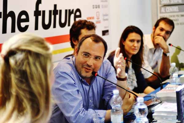 Il Kindle Direct Publishing è stato protagonista anche di Book To The Futore all'ultimo Salone del Libro. Ospiti del panel erano alcuni publisher di successo, come Riccardo Bruni, giornalista de La Nazione e autore di thriller; Giulia Beyman, romana, autrice televisiva e autrice di gialli tra i più letti su Amazon; Massimo Volta, fotografo, regista e autore di romanzi di formazione. Tutti loro non hanno un editore, ma hanno scelto di sfruttare la piattaforma di pubblicazione di Amazon costruendo da sé la propria rete di lettori e fan e gestendo in proprio le royalties.