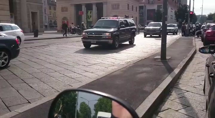 La carovana per Michelle Obama a Milano