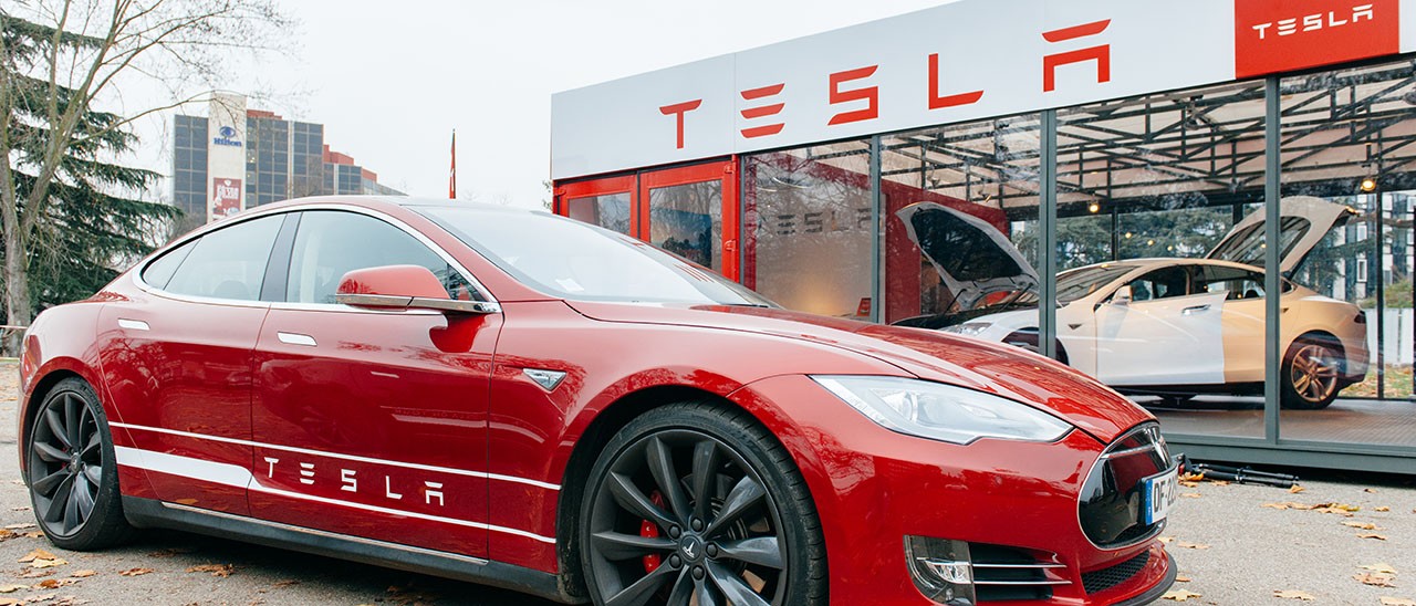 iCar: Apple dovrebbe acquisire Tesla?