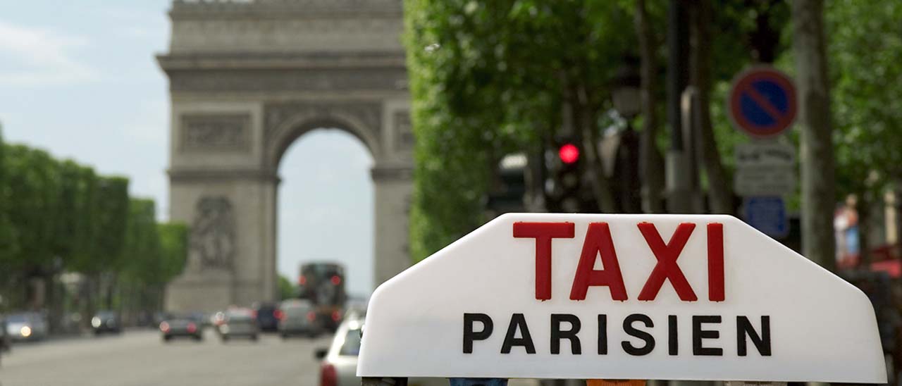 Uber si autosospende in Francia