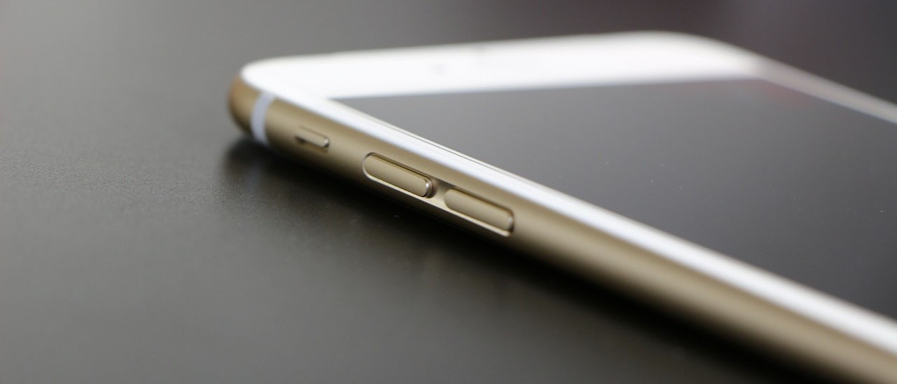 iPhone 6S: display e scheda logica in azione