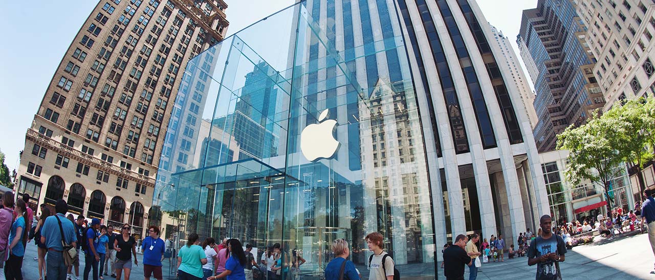 Anche i robot fanno la fila per iPhone 6S