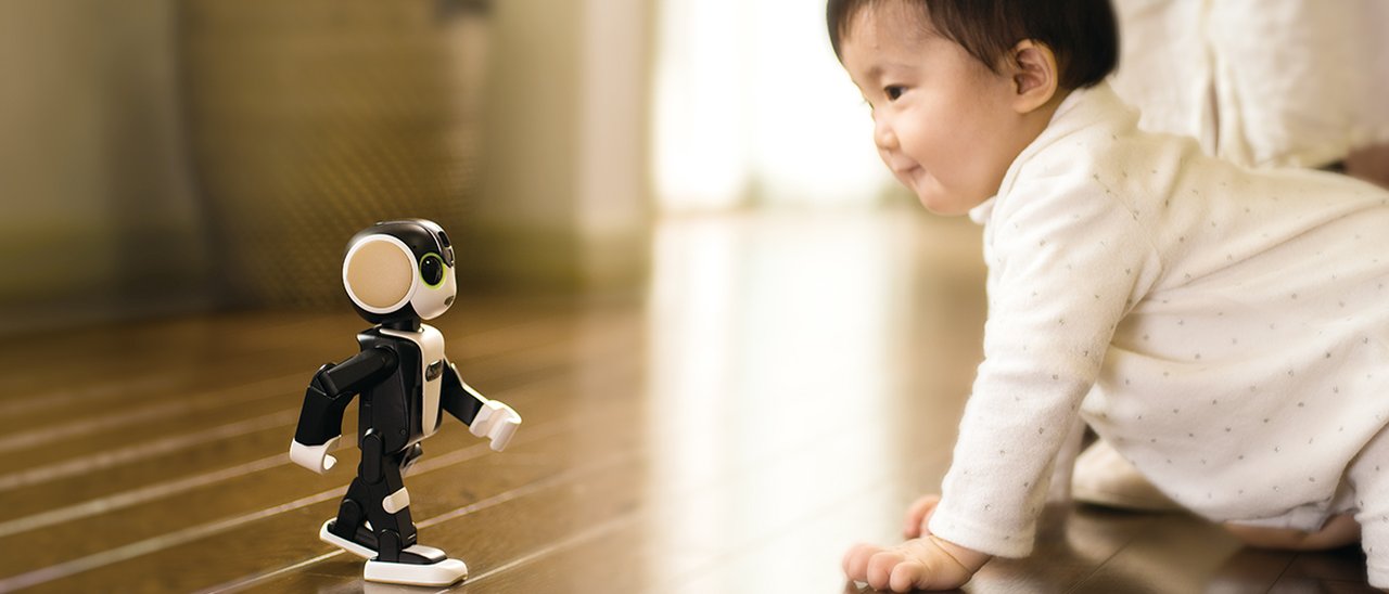 Sharp RoBoHoN, lo smartphone robot