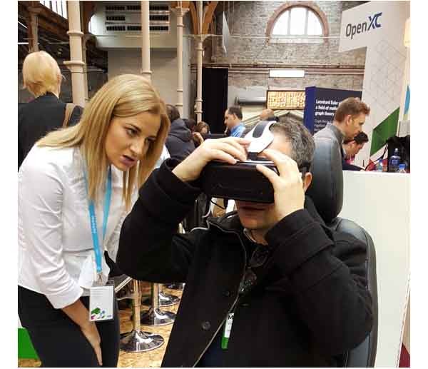 Abbiamo provato l'esperienza virtuale di App Link su Ford Sync con le ultime applicazioni: un grande numero di features possibili eppure semplicità di utilizzo. Compreso l'ascolto di musica e la gestione dei social.