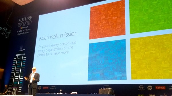 Nadella sul palcoscenico del Future Decoded Nadella sul palcoscenico del Future Decoded