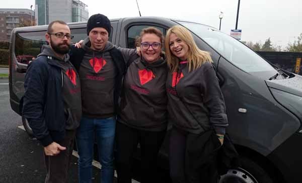 I ragazzi di Wonder-App sono arrivati al Web Summit in grandi forze, così hanno deciso di noleggiare un pulmino. Per poter trasportare persone ed attrezzature nel tragitto - tutt'altro che comodo - verso il centro di Dublino il parcheggio "media" del Web Summit.