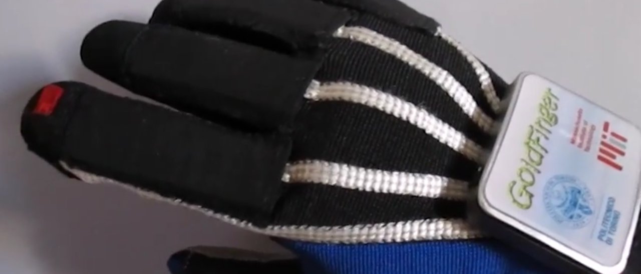 GoldFinger, guanto per comunicare con le macchine