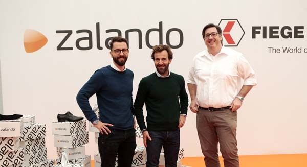 Stradella, 15 dicembre 2015. Da sinistra: Giuseppe Tamola, Christoph Stark, vice presidente di Zalando Logistica, Alberto Birolini, business manager di Fiege Italia.