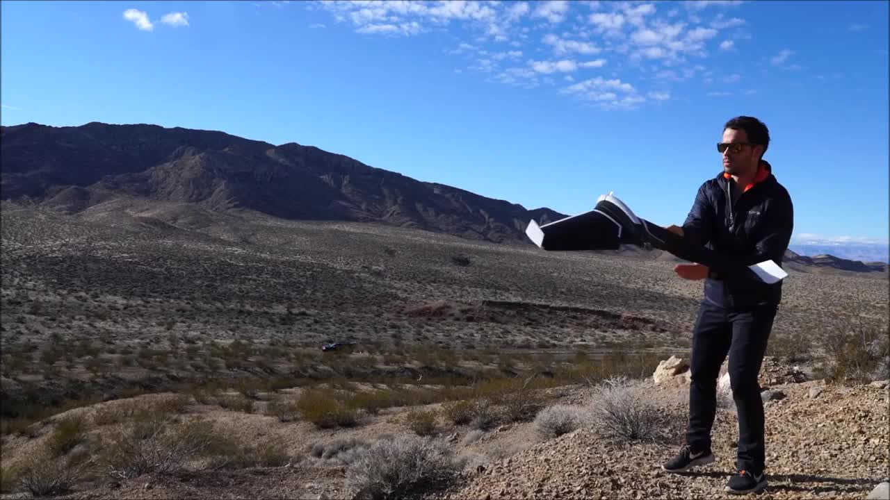 Il primo volo del drone Parrot DISCO