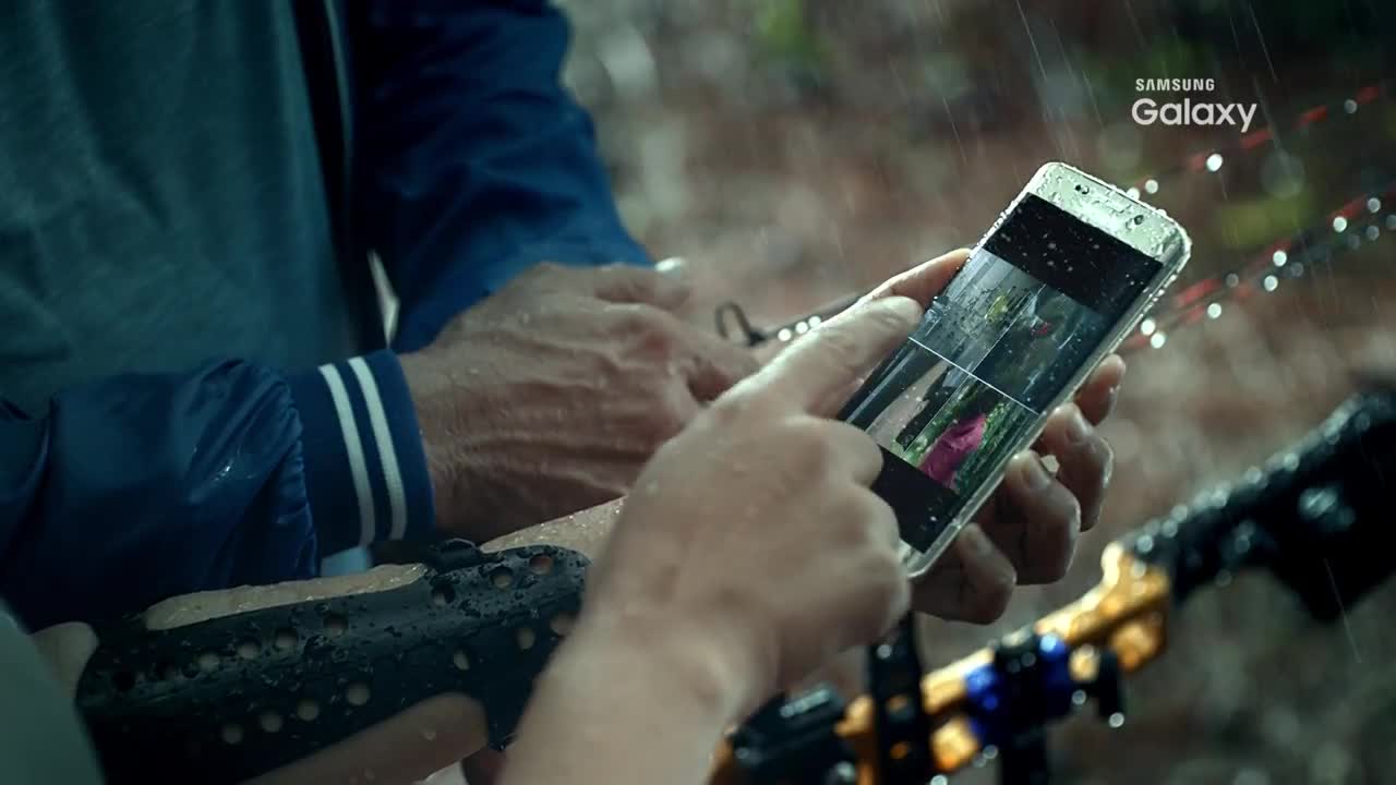 Samsung Galaxy S7 e S7 edge saranno waterproof