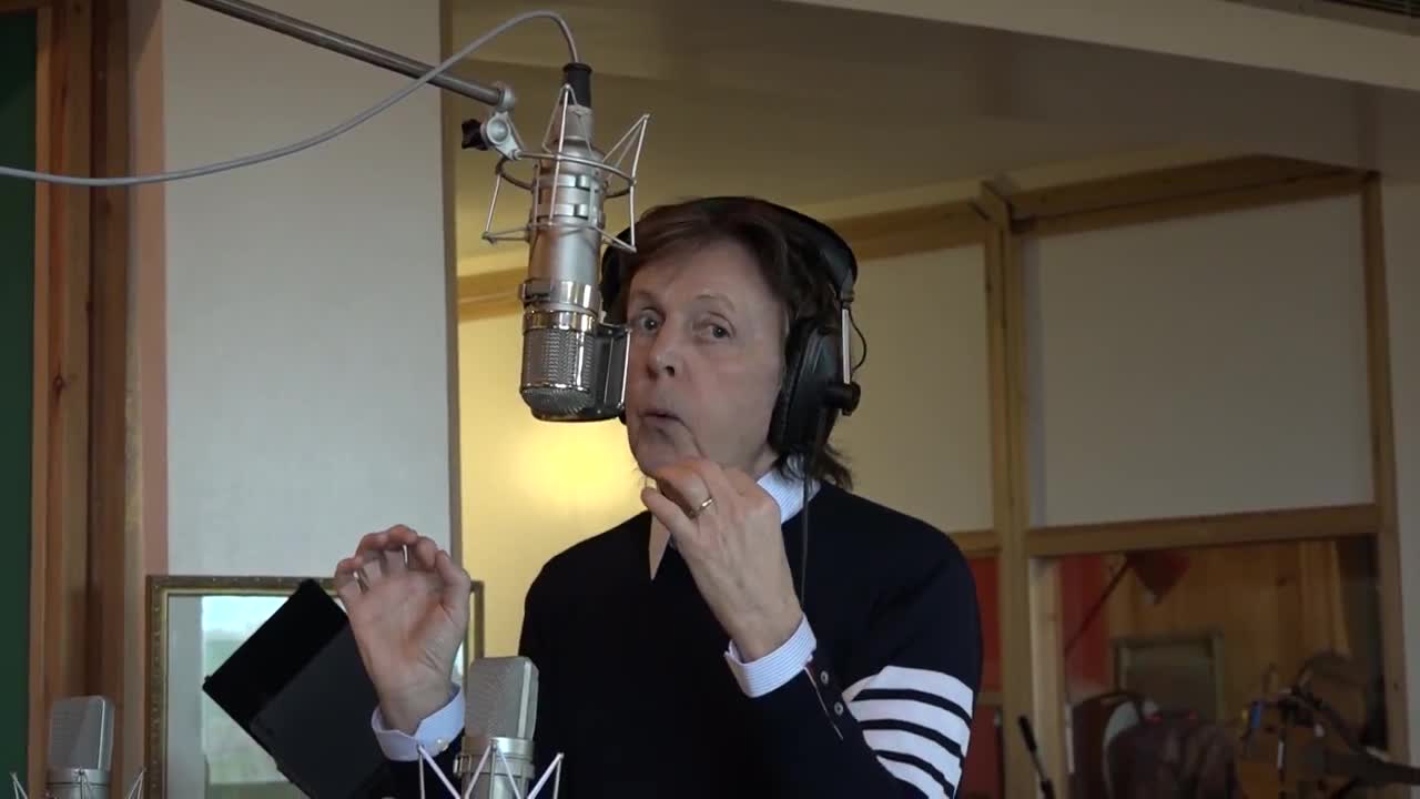 Sir Paul McCartney in studio per Skype