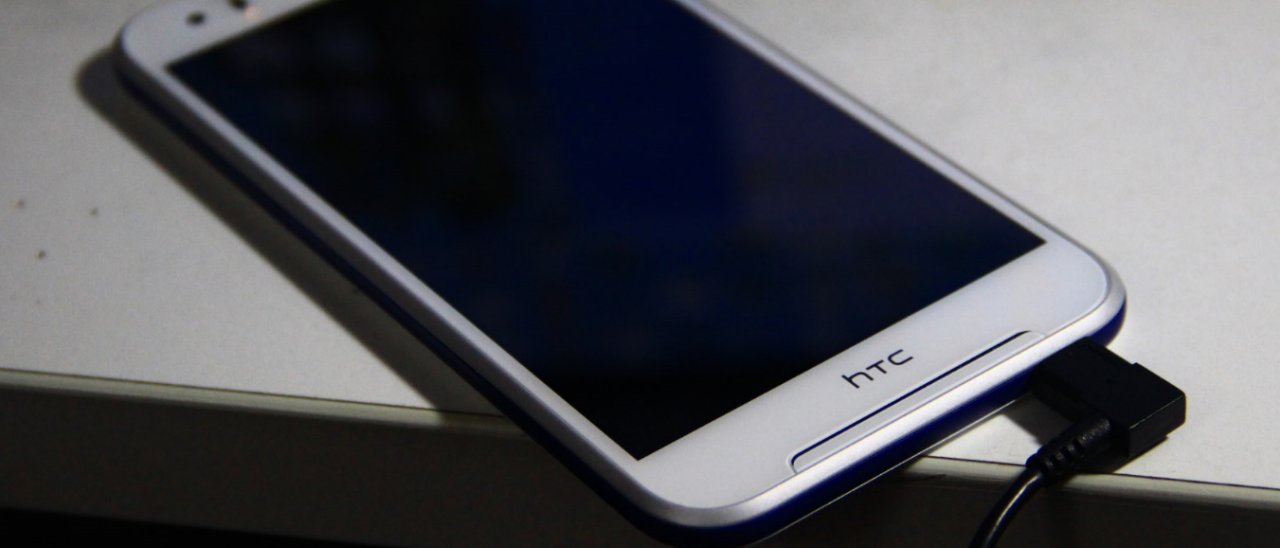 Desire 830, prime immagini dello smartphone HTC