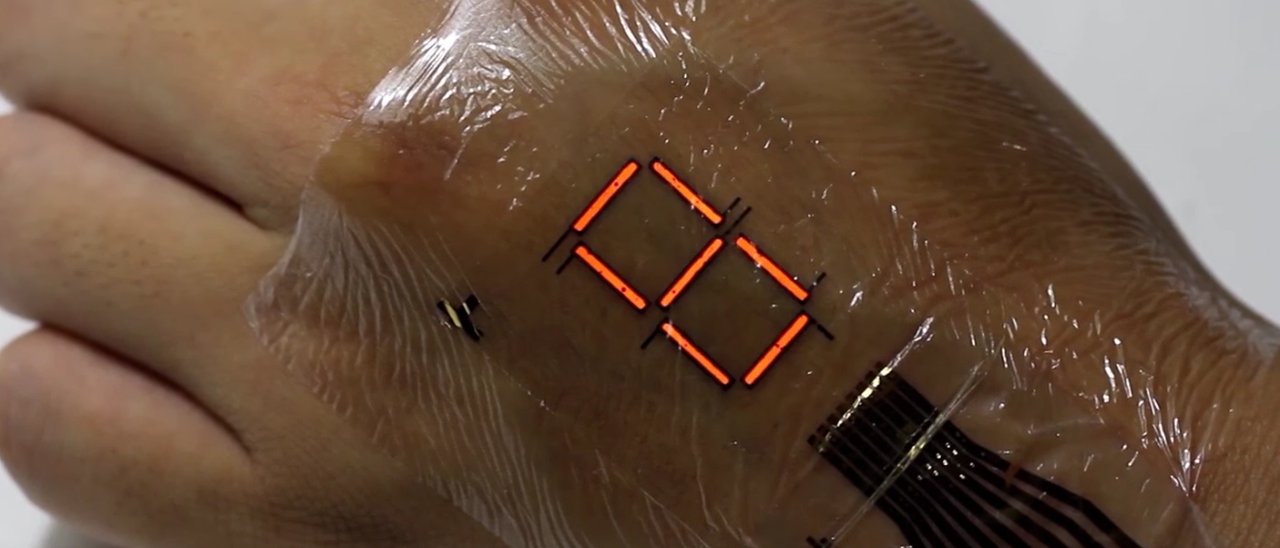 Fitness tracker e smartwatch con la e-skin a LED