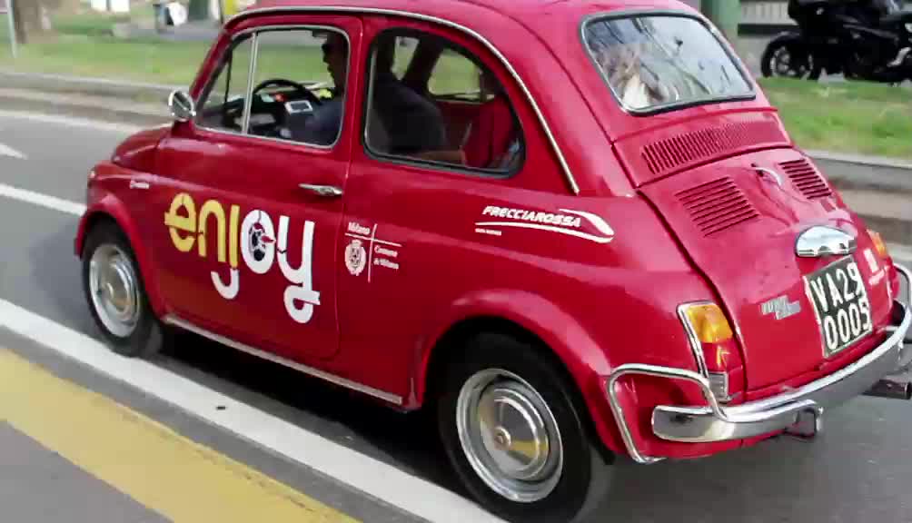 Car sharing: a Milano con la 500 storica di enjoy