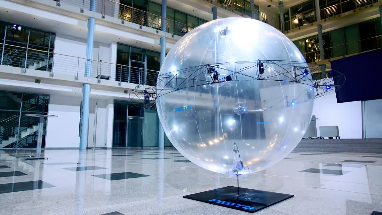 Festo presenta il drone FreeMotionHandling