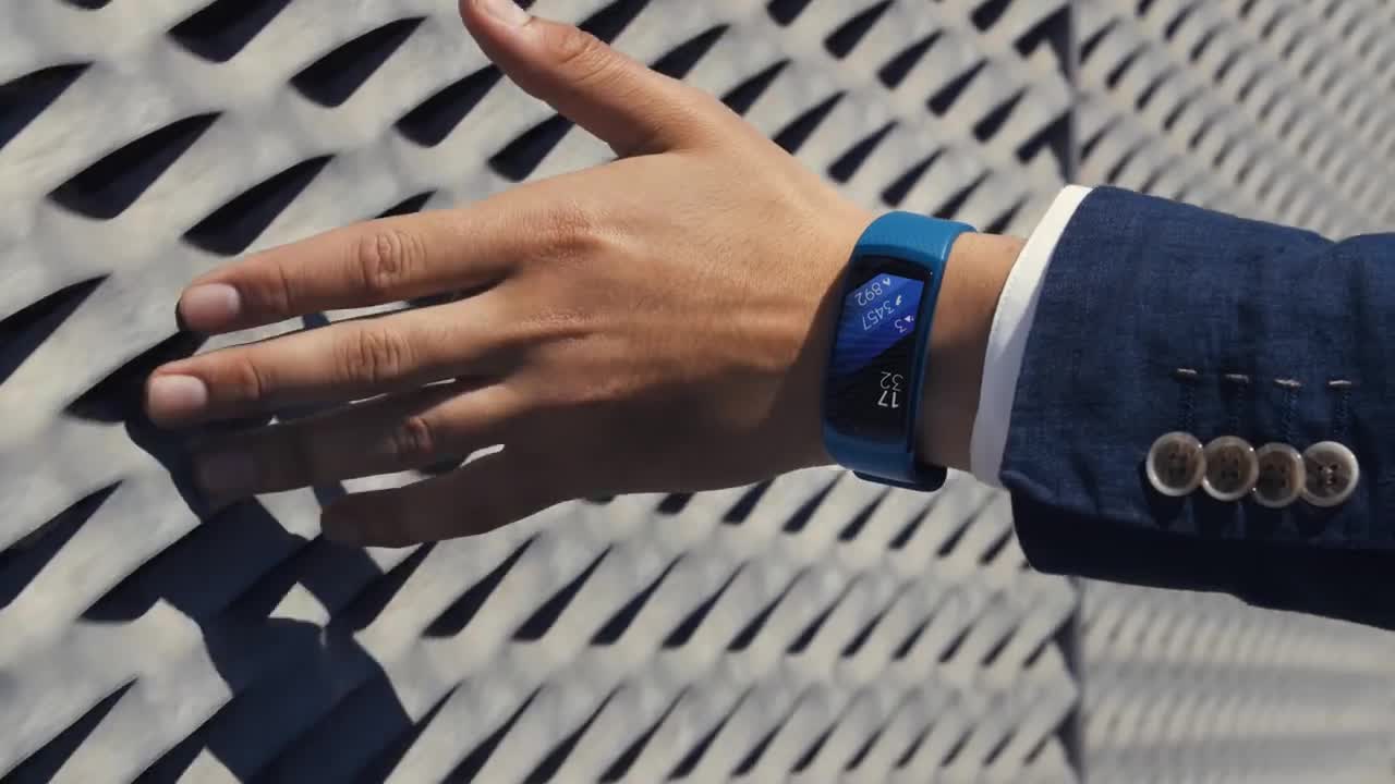 Samsung Gear Fit 2, il fitness tracker con Tizen