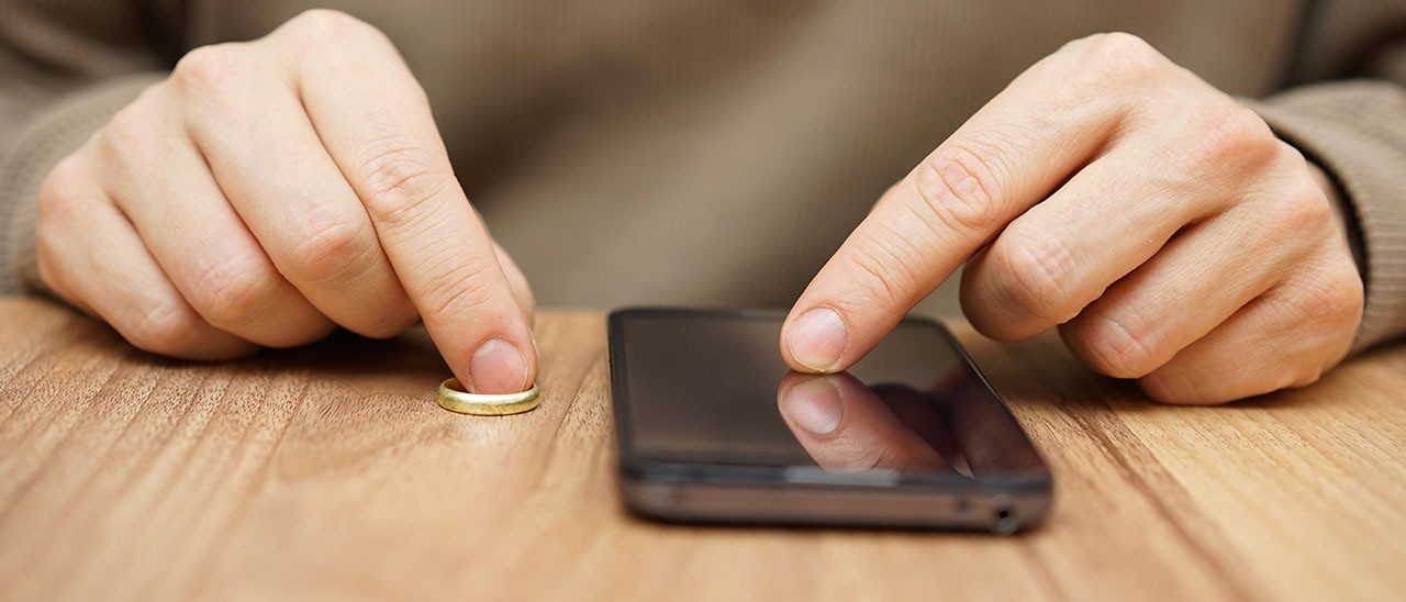 Uomo sposa il suo iPhone 6