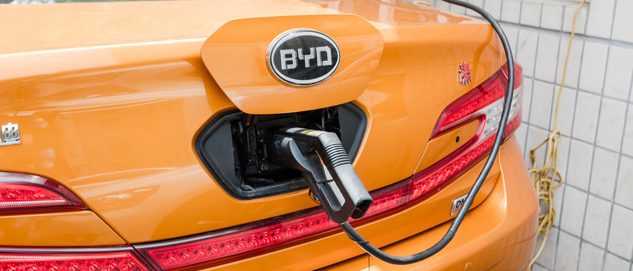 Samsung punta sull'auto elettrica e investe su BYD