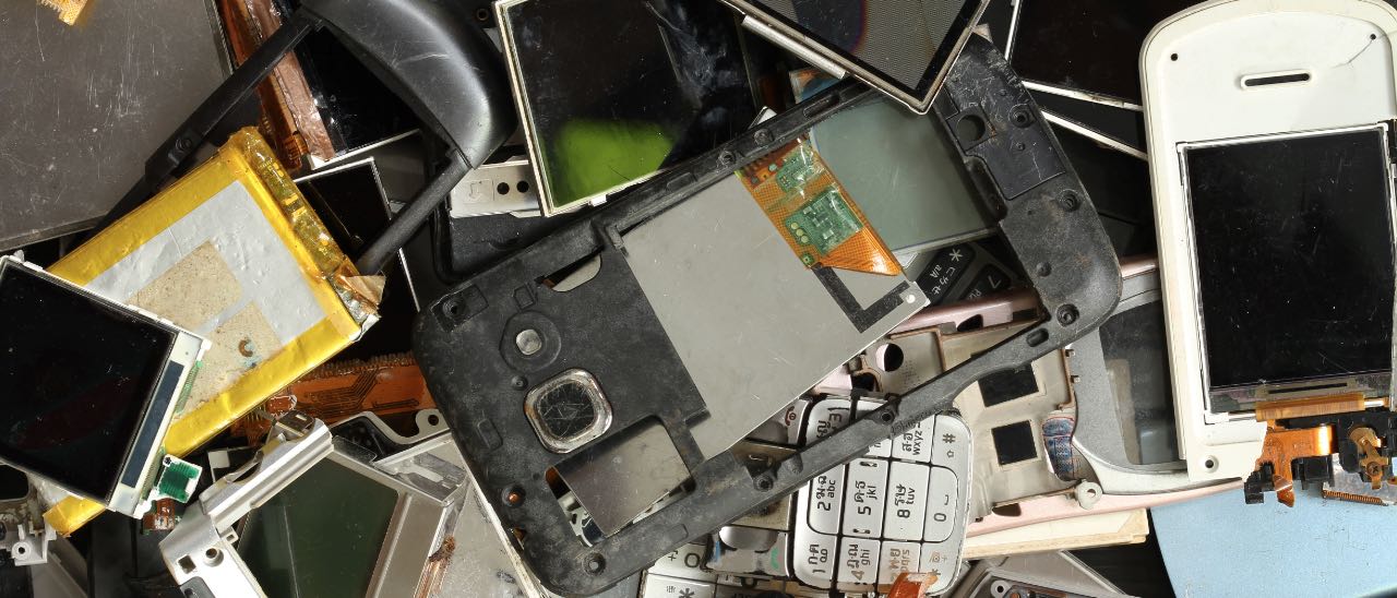 Gli smartphone si rottamano nei negozi