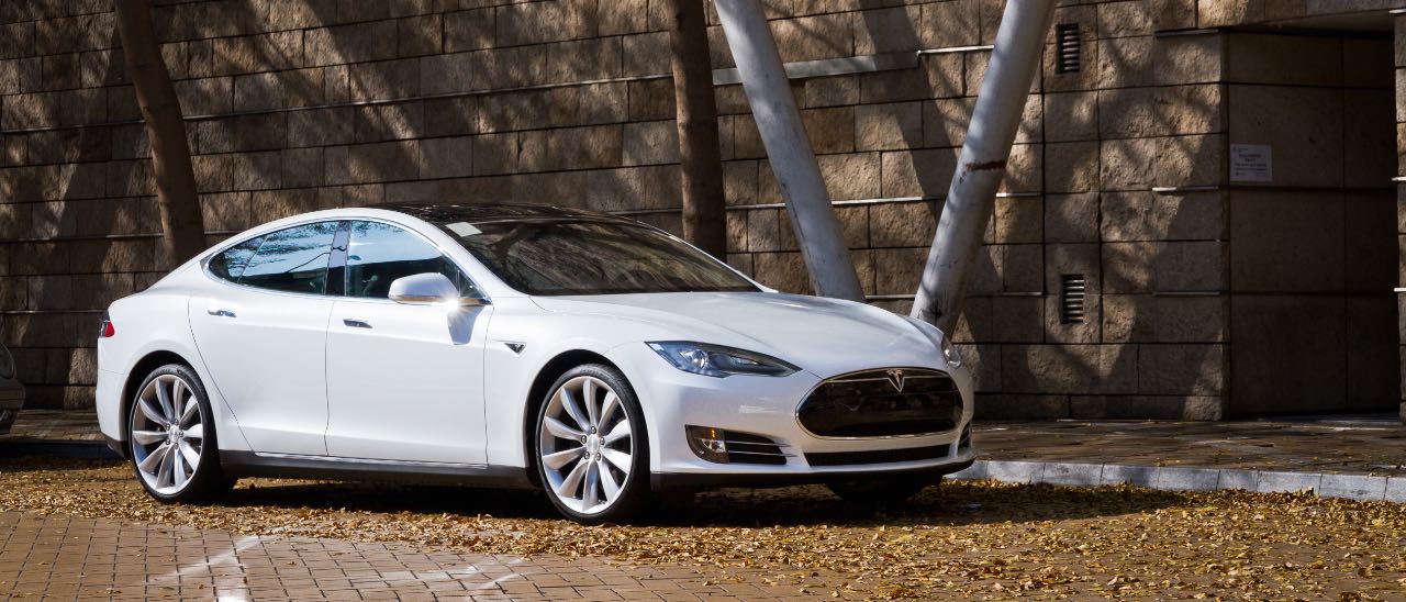 Tesla, le auto saranno completamente autonome