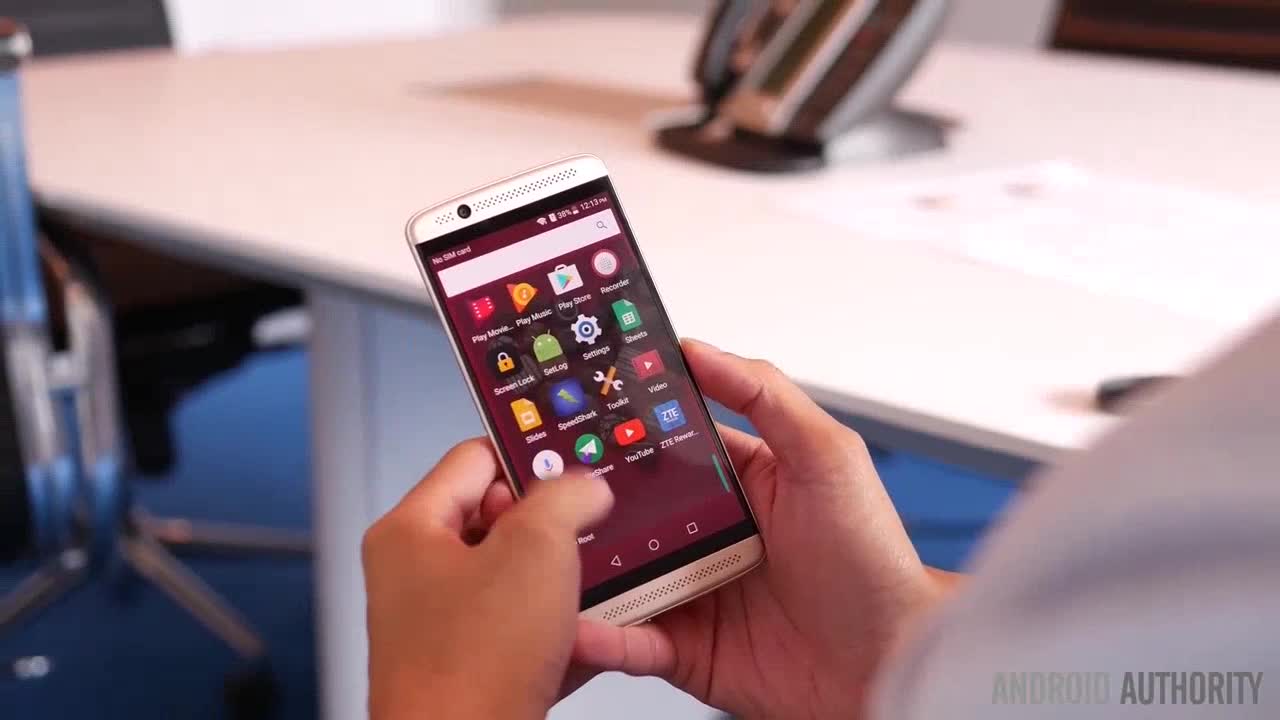 Uno sguardo da vicino allo smartphone ZTE Axon 7 mini