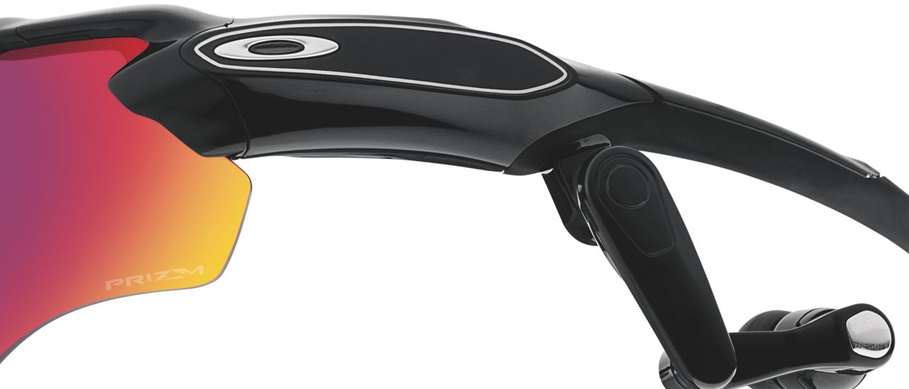 Oakley Radar Pace, gli smart glass di Luxottica