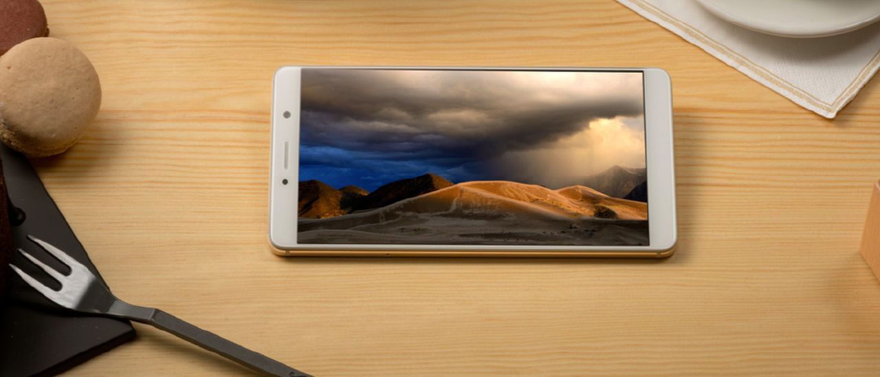 ZTE Axon 7 Max, phablet con display Naked 3D