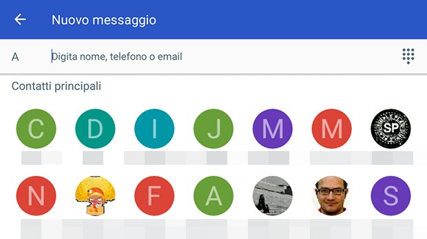 Uno screenshot che mostra la schermata dedicata alla composizione di un nuovo messaggio nell'applicazione Messenger di Google, con la sezione "Contatti principali" visualizzata nella parte superiore dell'interfaccia