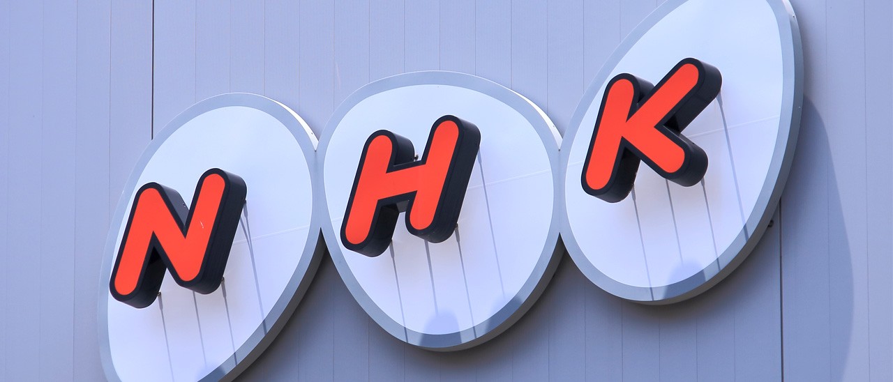 NHK presenta una TV 8K da 130 pollici