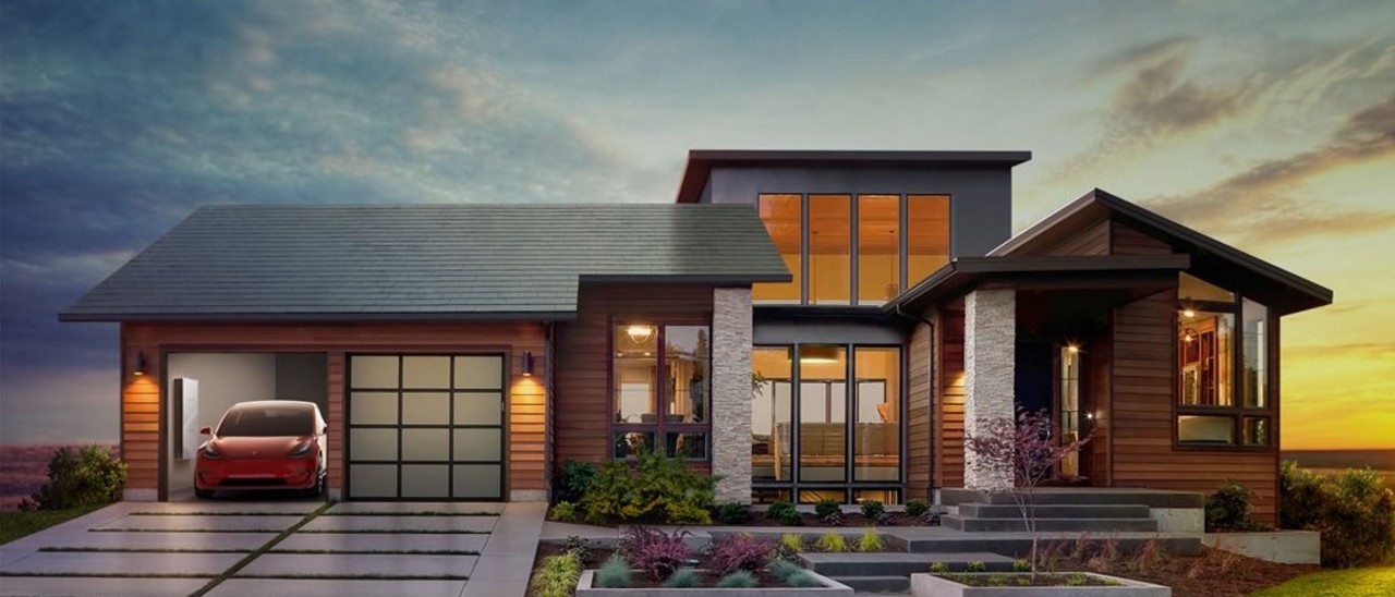 Tesla, case green grazie al tetto solare
