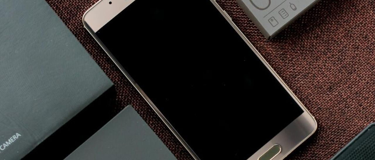 Huawei Mate 9 Pro, smartphone dual edge in Cina