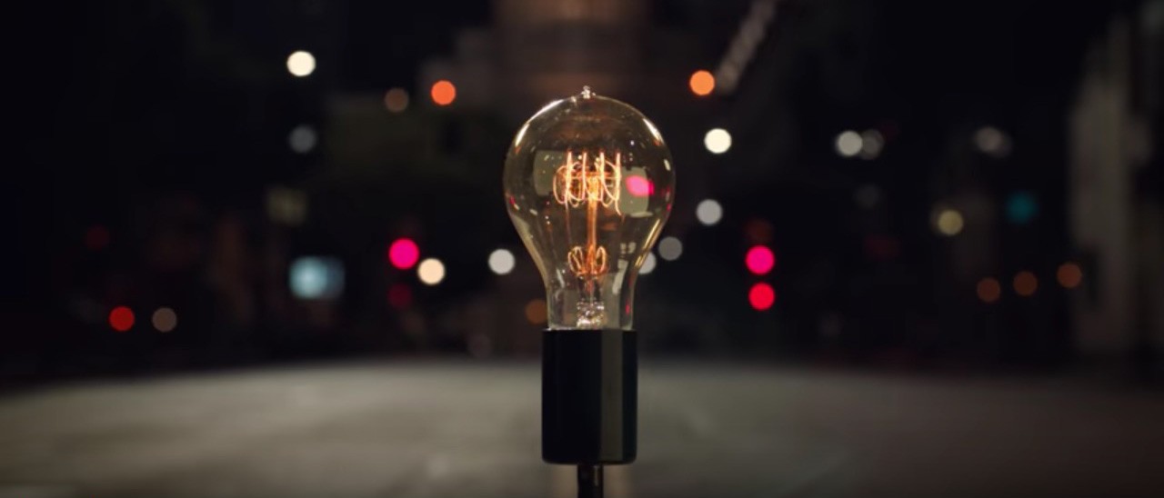 Apple, una lampadina per accendere MacBook Pro