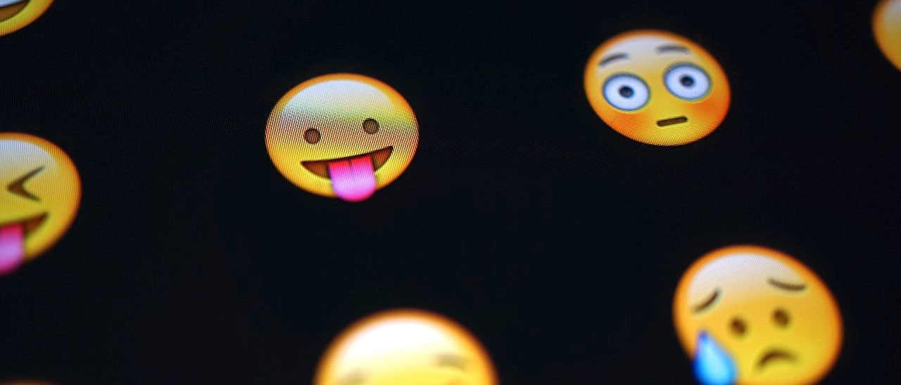 iOS 10.2: tra le emoji anche facepalm e Harambe