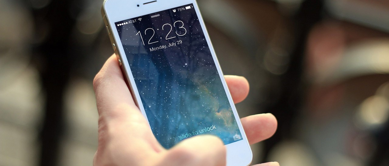 Un iPhone funziona dopo un anno in un lago